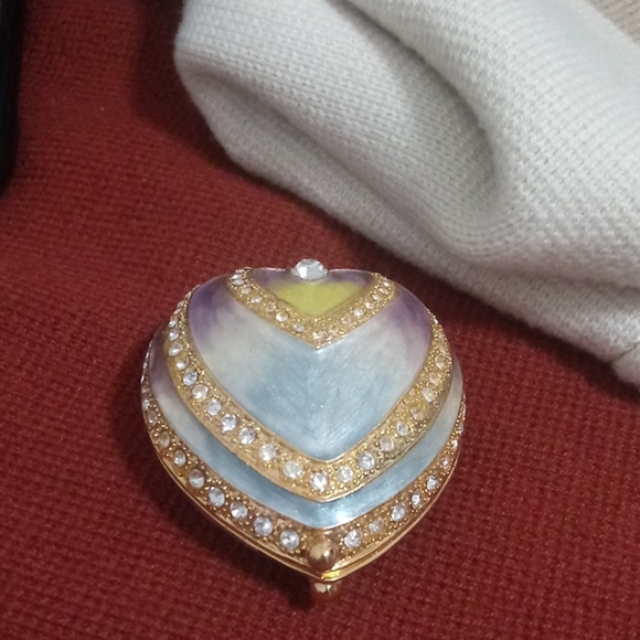 Vintage trinket pill box magnet - Picture 3 of 4